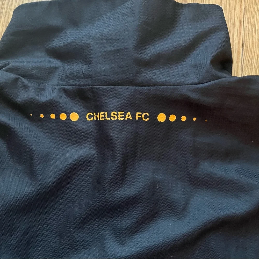 Adidas Mens Chelsea Football Windbreaker Distressed Logo Black Lightweight Sz L